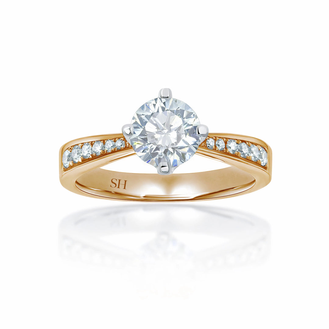 Classic offset 4-Claw setting with tapered band - W0021