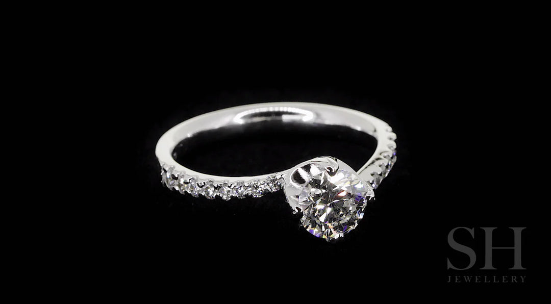 Four claw twist with sweeping shoulder diamonds - W0332