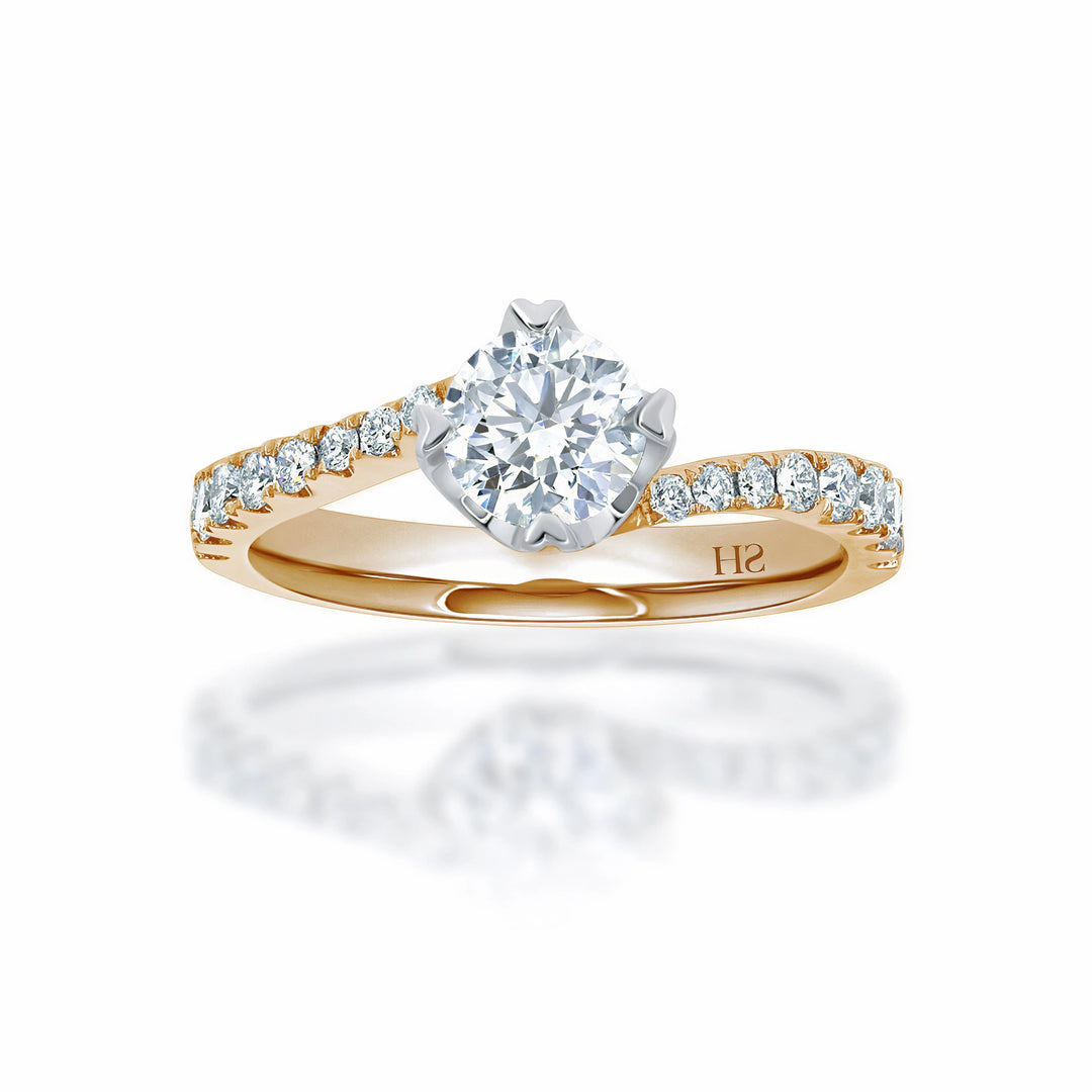 Four claw twist with sweeping shoulder diamonds - W0332