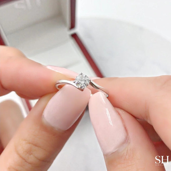 4-Claw Solitaire Engagement Ring with Offset Tapered Shoulders - W0013