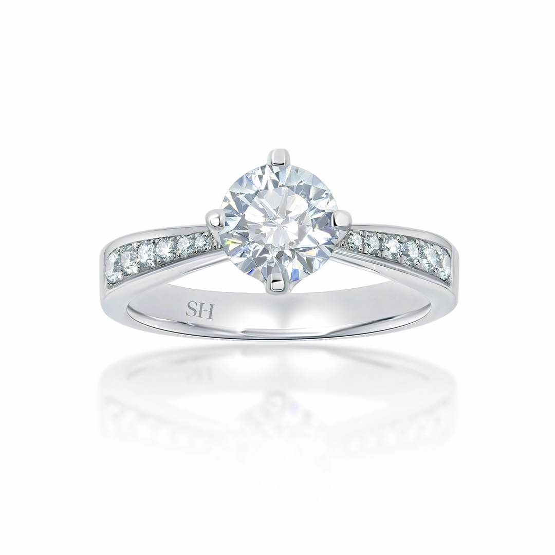 Classic offset 4-Claw setting with tapered band - W0021