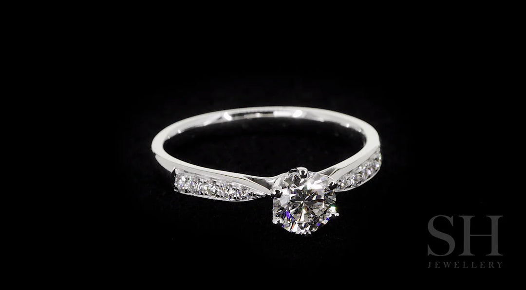 Minimalistic 6-claw ring with milgrain tapered band - W0248