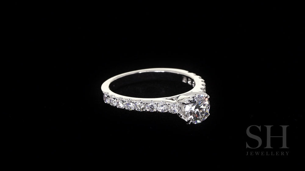 video:eqJto18DrBg|video360:true|caption:Shown with 0.72ct diamond.|option:Carats=0.7 carat|thumb_caption:0.72 carat|thumb_group:2