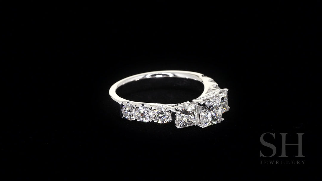 video:_Hwf3k8qrzY|video360:true|caption:Shown with 0.70ct diamond.|option:Carats=0.7 carat|thumb_caption:0.70 carat|thumb_group:2