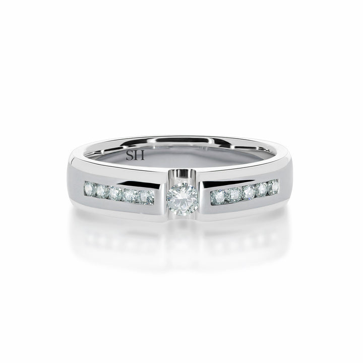 Pictured with 0.40ct diamond|thumb_caption: 0.40 carat|thumb_group:1|grid_preview:true