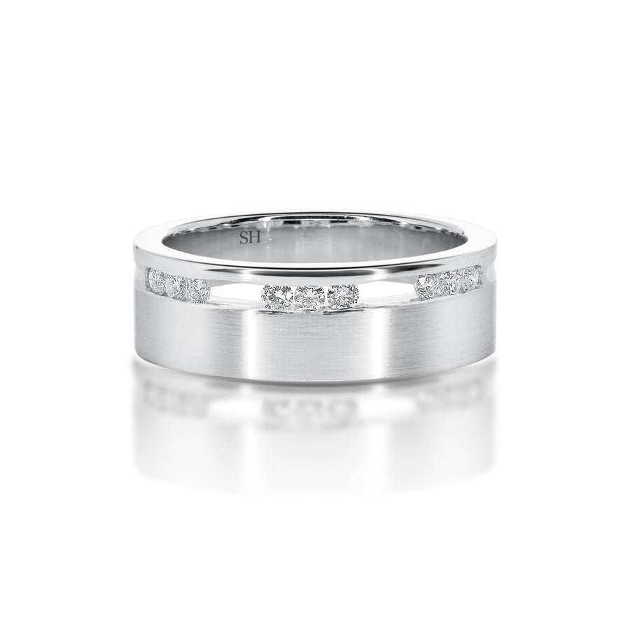 Pictured with 0.30ct diamond|thumb_caption:0.30 carat|thumb_group:1