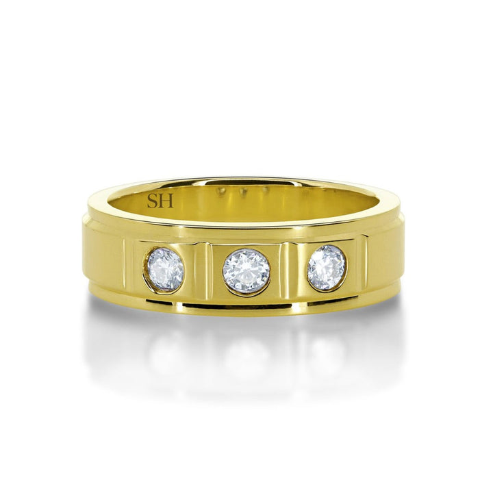 Pictured with 0.30ct diamond|thumb_caption: 0.30 carat|thumb_group:1