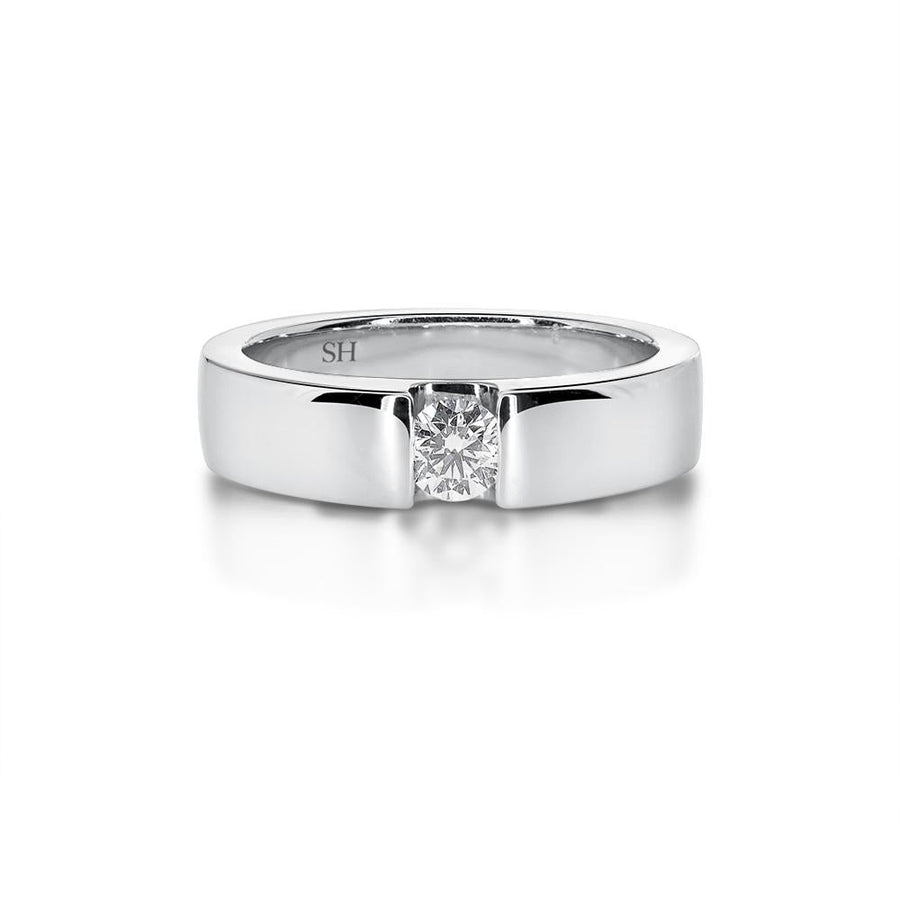 Pictured with 0.40ct diamond|thumb_caption: 0.40 carat|thumb_group:1