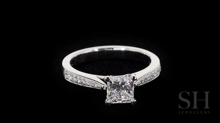 video:lFAYcf52ss8|video360:true|caption:Shown with 1 ct diamond.|option:Carats=1.0 carat|thumb_caption:1 carat