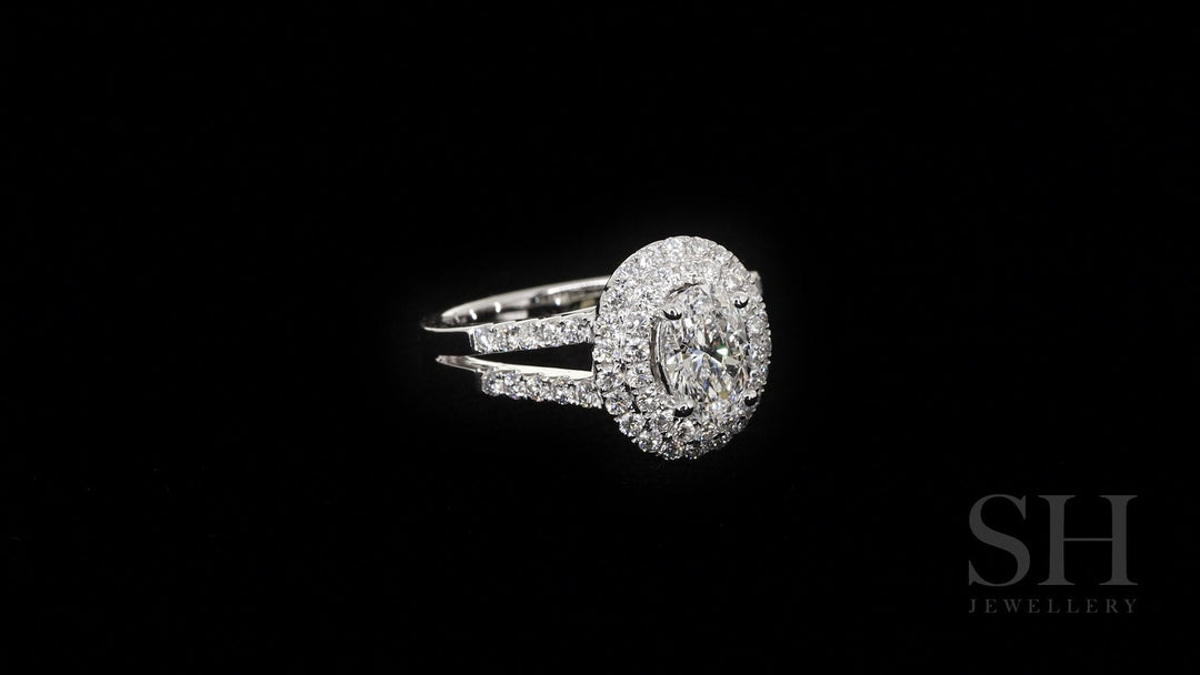 video:Mq82p-XLLK4|video360:true|caption:Shown with 0.90ct diamond.|option:Carats=0.9 carat|thumb_caption:0.90 carat