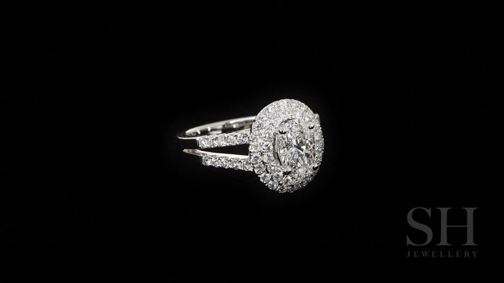 video:Mq82p-XLLK4|video360:true|caption:Shown with 0.90ct diamond.|option:Carats=0.9 carat|thumb_caption:0.90 carat