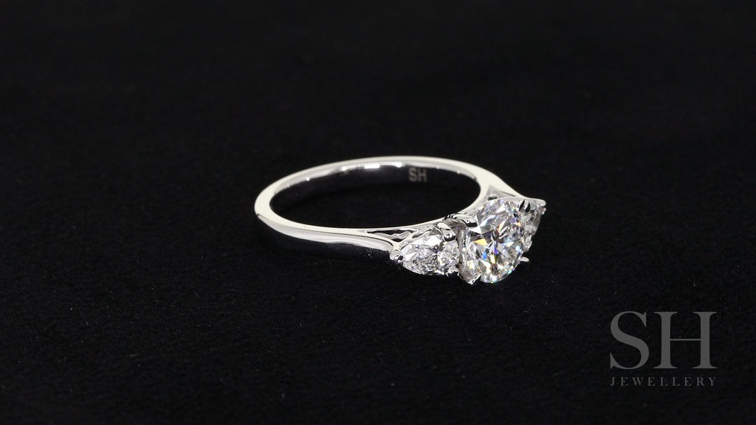 video:b90QSYNjmlE|video360:true|caption:Shown with 1.0ct diamond.|option:Carats=1.0 carat|thumb_caption:1.0 carat