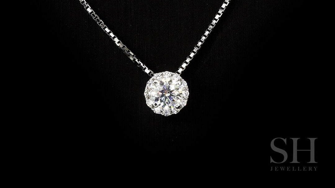 video:fX3z3m4tBvw|video360:true|caption:Shown with 0.80ct diamond.|option:Carats=0.8 carat|thumb_caption:0.80 carat