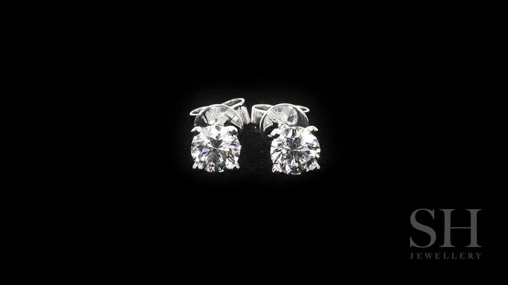 video:IDm3kgh8y7w|video360:true|caption:Shown with 1.2ct TW centre diamonds (0.60ct each)|option:Carats=1.2 carat|thumb_caption:1.2ct TW centre diamonds (0.60ct each)|thumb_group:3