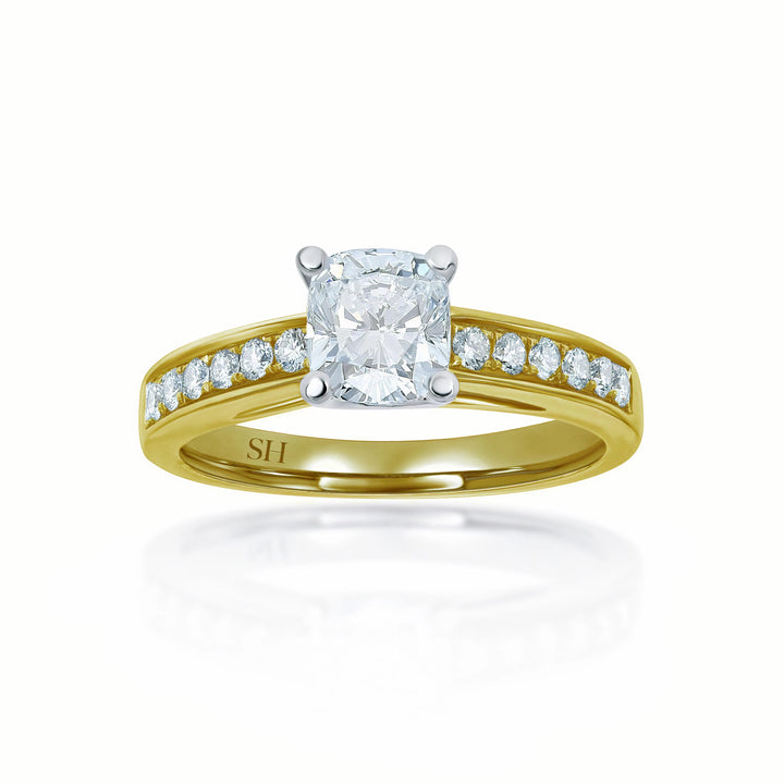 4-Claw Classic Cushion Cut engagement ring - W0249