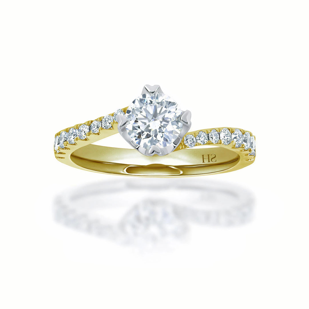 Four claw twist with sweeping shoulder diamonds - W0332