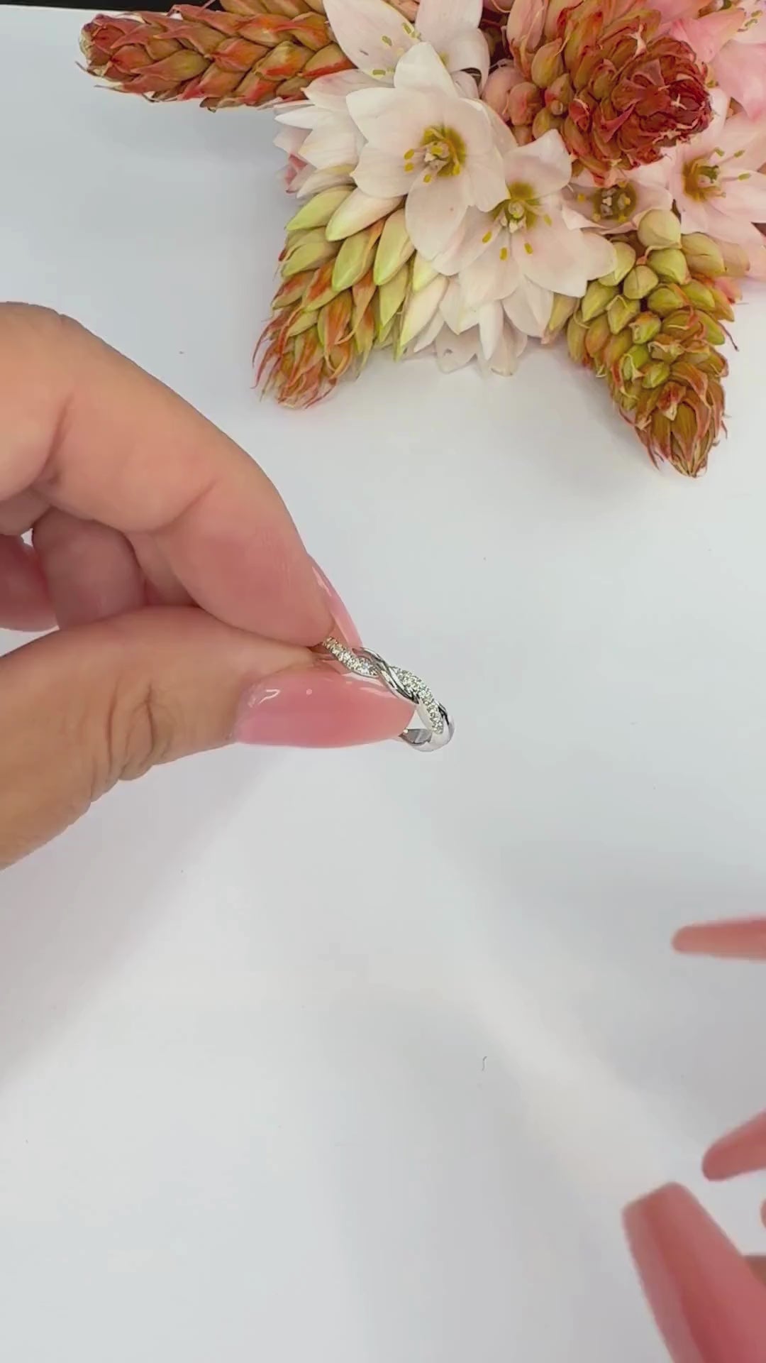 Vine Pavé and Polished Band (2.2mm) - W1258